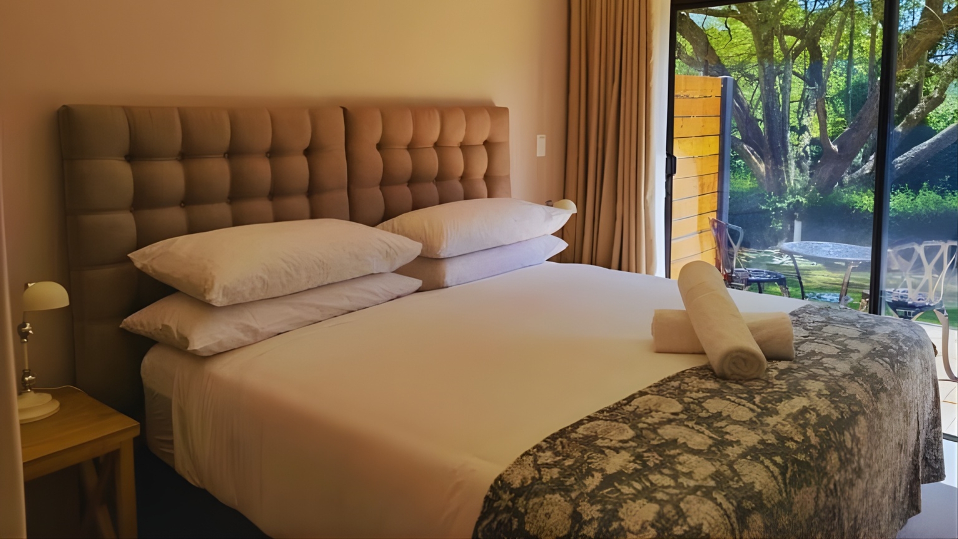 Deluxe Wildlife Suite 1